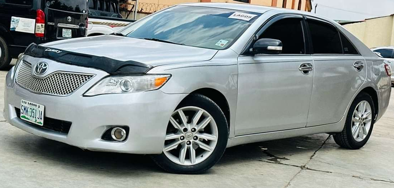 Thumbnail 3 of 2011 Toyota Camry LE